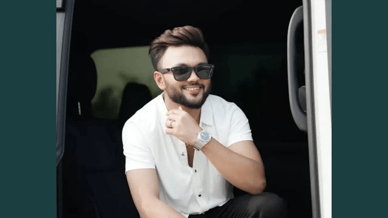 জুলাই হত্যামামলার আসামী আরএস ফাহিমকে মিরপুর চিড়িয়াখানা এলাকা থেকে জনতার আটক