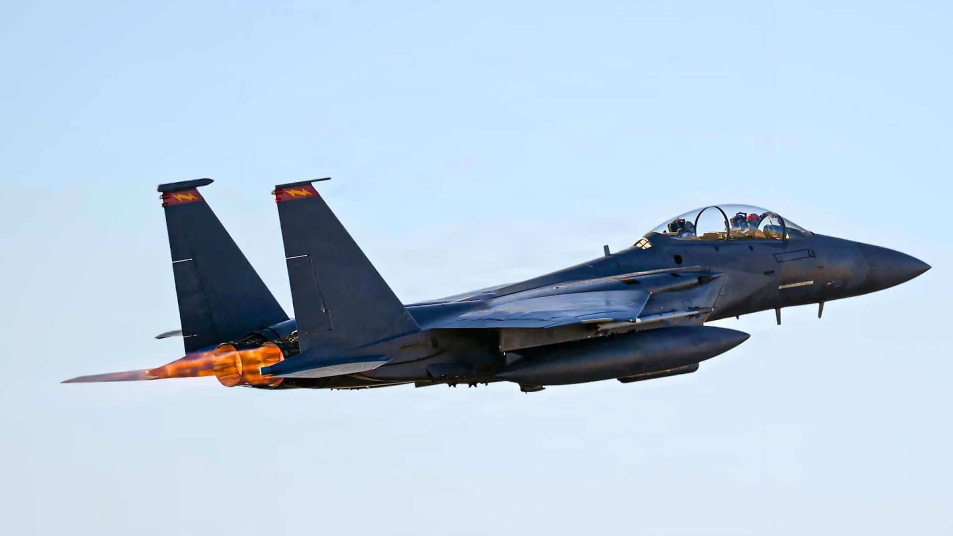 ইরানের হাতে পড়ার ভয়ে নিজেদের দুই বিমান ধ্বংস করলো যুক্তরাষ্ট্র!