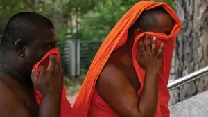 শ্রীলঙ্কায় বিমানবন্দরে ১১০ কেজি গাঁজাসহ ২২ বৌদ্ধ ভিক্ষু গ্রেপ্তার