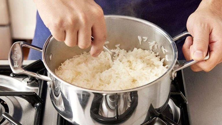 বারবার গরম ভাতে ঝুঁকি, কী বলছেন বিশেষজ্ঞরা?