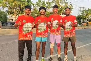 টেকনাফ থেকে তেঁতুলিয়া: দৌড় আর সাইকেলে চার তরুণের সাহসী অভিযাত্রা