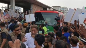 টঙ্গীতে প্রধানমন্ত্রীর গাড়িবহর থামিয়ে বিএনপি নেতার মুক্তির দাবি