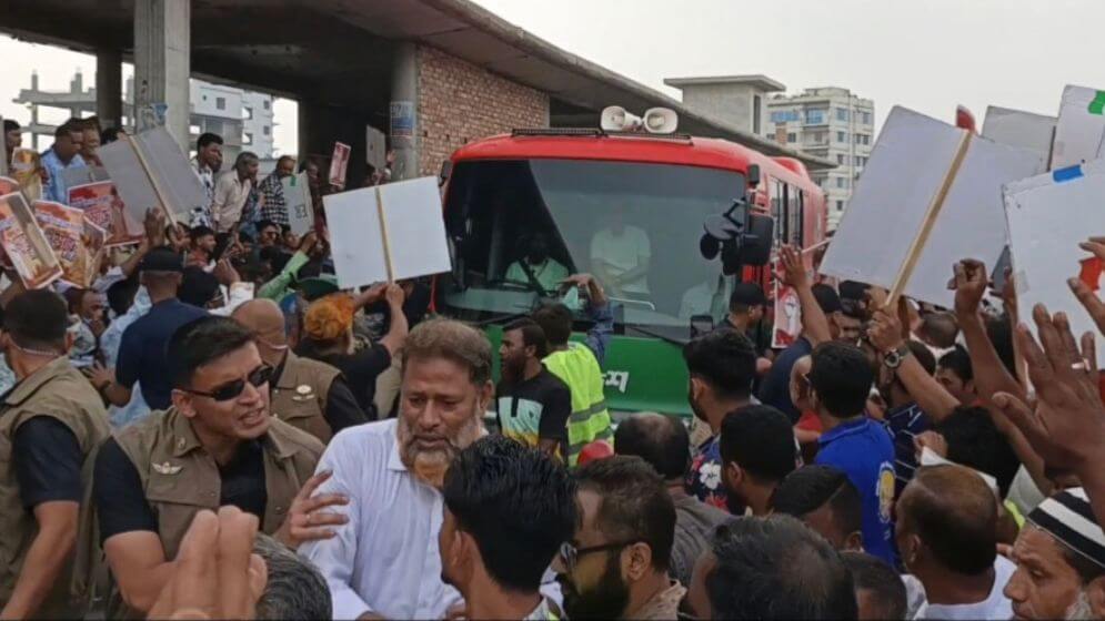 টঙ্গীতে প্রধানমন্ত্রীর গাড়িবহর থামিয়ে বিএনপি নেতার মুক্তির দাবি