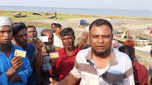 ৪০ দিনেও মেলেনি ভিজিএফ চাল, লালমোহনে জেলেদের বিক্ষোভ