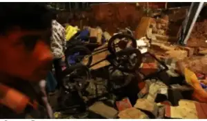হাসপাতালের দেয়াল ধসে সাতজনের মৃত্যু