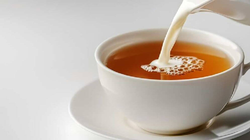 চায়ের কাপে দুধ কেন? জানুন মজার সেই ইতিহাস