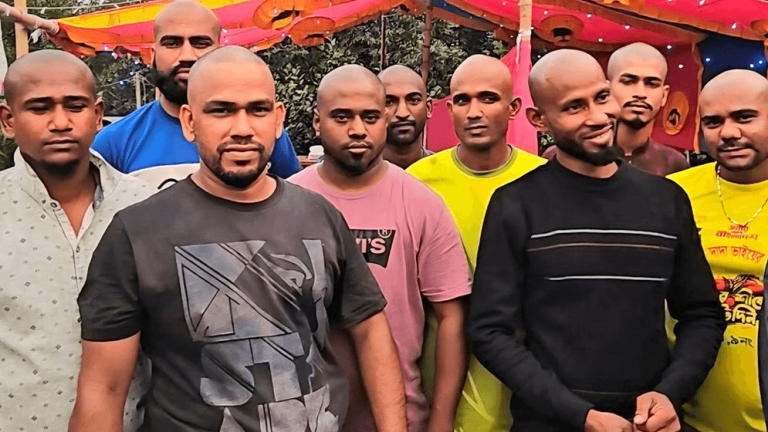 বন্ধুত্বের নজির, একসঙ্গে ন্যাড়া হলেন ১০ বন্ধু