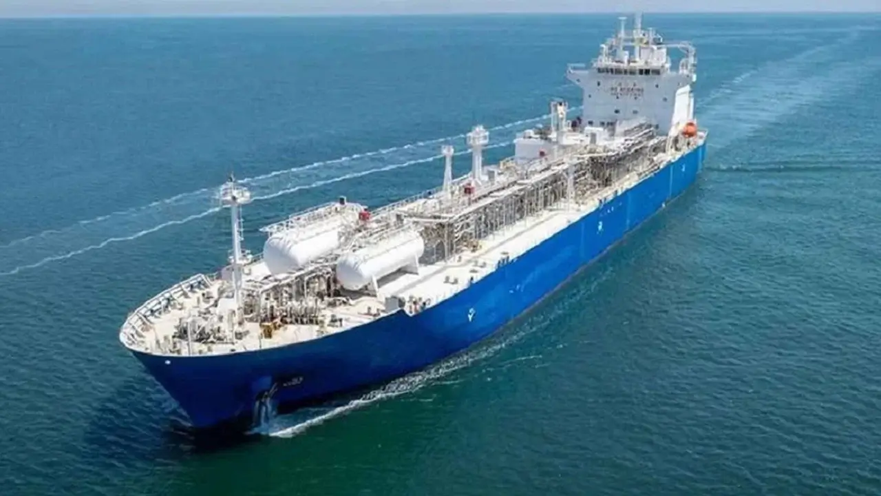 জ্বালানি সংকট কাটাতে বন্দরে ৪ জাহাজ