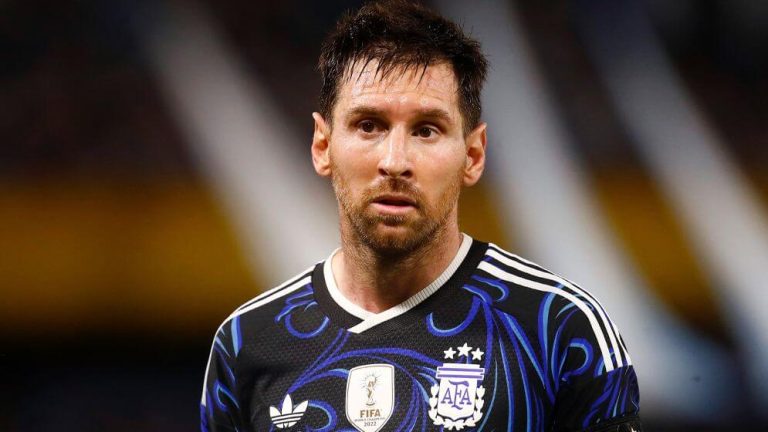 মেসির বিরুদ্ধে মামলা,এসেছে চুক্তি ভঙ্গের অভিযোগ