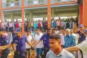 মন্ত্রীর পাশের চেয়ারে বসা নিয়ে হাতাহাতি, অনুষ্ঠান পণ্ড