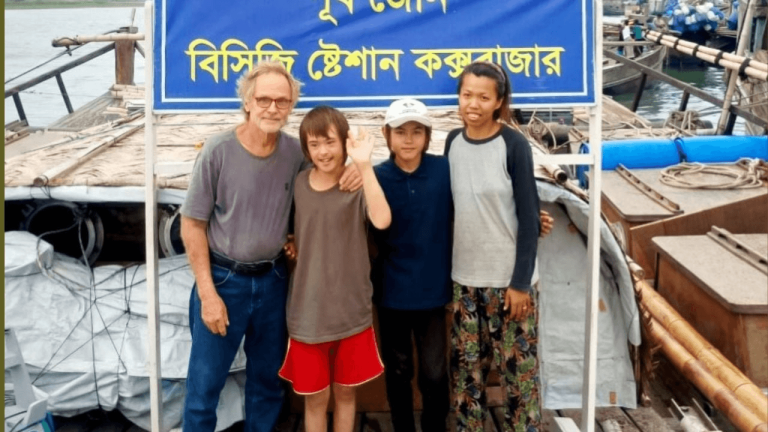 মহেশখালীতে দুষ্কৃতিকারীদের হাত থেকে ৫ বিদেশী পর্যটককে উদ্ধার করলো কোস্টগার্ড