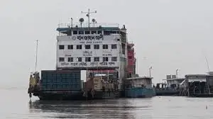 বৈরি আবহাওয়ার কারণে দৌলতদিয়া-পাটুরিয়া রুটে ফেরি চলাচল বন্ধ