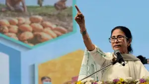 ১৫ বছরের শাসনের অবসান: পশ্চিমবঙ্গের ভোটে পরাজয়ের পর কোন পথে মমতা?