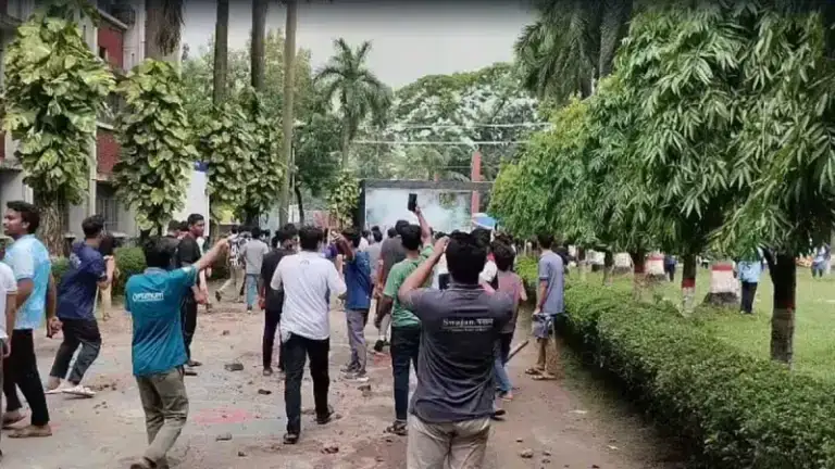 ৫ দিনেও ডুয়েট ক্যাম্পাসে ঢুকতে পারেননি নতুন ভিসি
