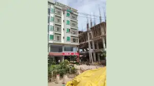 ফটিকছড়িতে হৃদয়বিদারক ঘটনা, সাততলা থেকে পড়ে প্রাণ গেল শিশুর