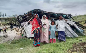 কালবৈশাখীতে শেষ আশ্রয়টুকুও হারালেন জসিম, খোলা আকাশের নিচে পরিবার