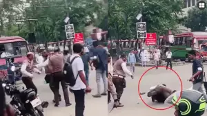 ভাইরাল হাতাহাতির ঘটনায় ব্যবস্থা, বরখাস্ত দিলীপ ও নুরুজ্জামান