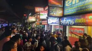 ঈদযাত্রায় আব্দুল্লাহপুরে বাস সংকট ও শিডিউল বিপর্যয়ে চরম ভোগান্তি, বাড়তি ভাড়া নেয়ার অভিযোগ