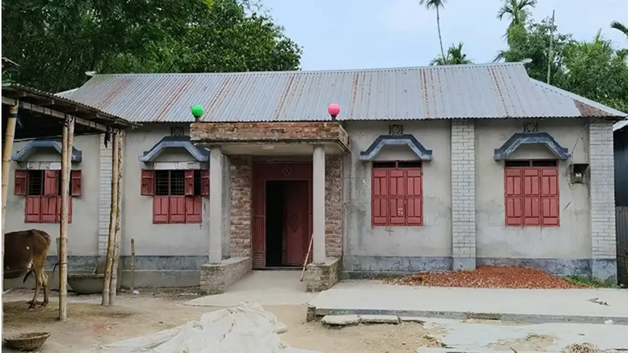 সমালোচনার মুখে ত্রাণের টিন ফেরত দিলেন বিএনপি নেতা