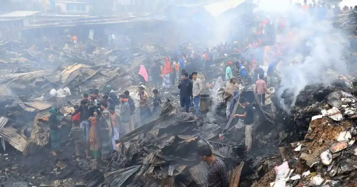 কালশীতে বস্তিতে অগ্নিকাণ্ড নিয়ন্ত্রেণে