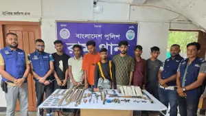 রামুতে ডাকাতির প্রস্ততিকালে অস্ত্র-গোলাবারুদসহ গ্রেপ্তার ৭ ডাকাত!