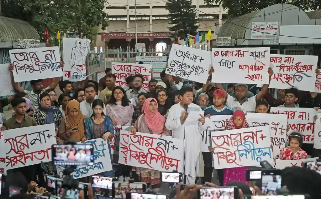 ‘দ্রুত বিচার ও জবাবদিহি চাই’: শাহবাগের সমাবেশে শিশু নি|র্যাতনের বিরুদ্ধে ক্ষোভ