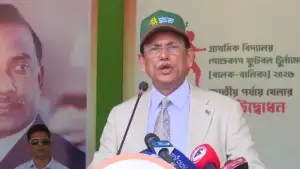ঝরে পড়া কমাতে নতুন উদ্যোগ, সারাদেশে স্কুল ড্রেস ও মিড ডে মিল চালু হচ্ছে