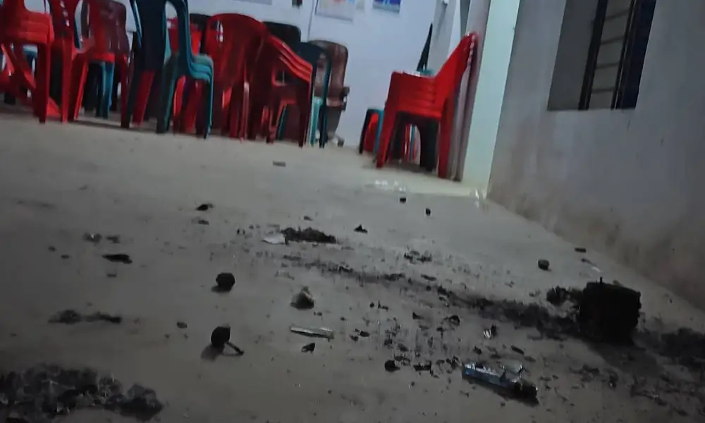 সাতক্ষীরায় বিএনপি কার্যালয়ে ককটেল ও হাতবোমা বিস্ফোরণ