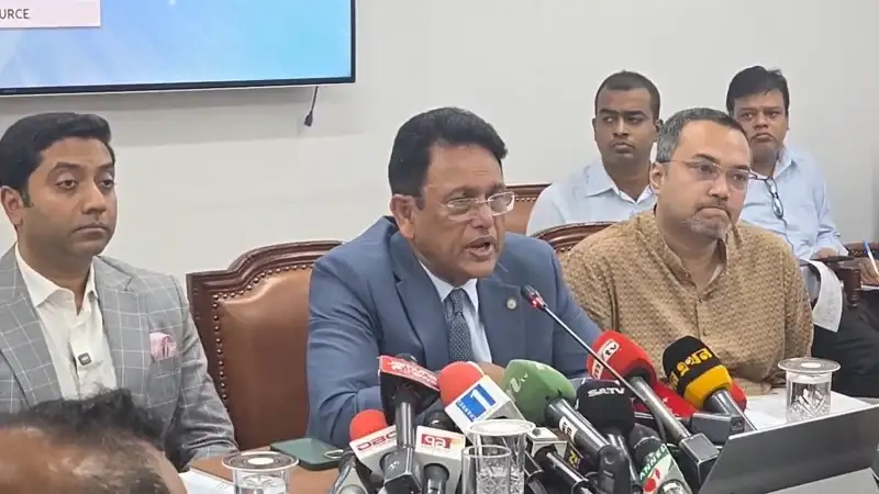 সব শিক্ষা বোর্ডে একই প্রশ্নে পাবলিক পরীক্ষা, জানালেন শিক্ষামন্ত্রী