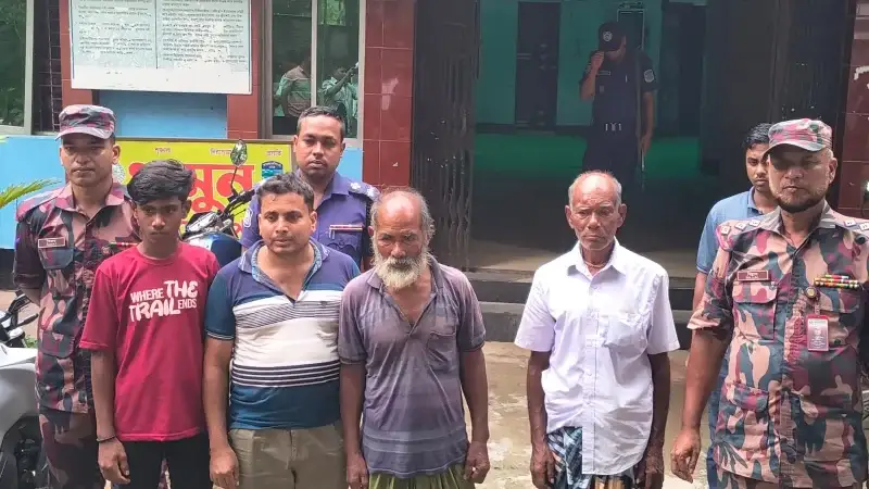 শূন্যরেখা থেকে উদ্ধার সেই বৃদ্ধ, অবশেষে ফিরলেন পরিবারের কাছে