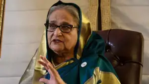 দেশের বর্তমান পরিস্থিতিতে অবসরের ভাবনা বাদ দিয়েছেন শেখ হাসিনা