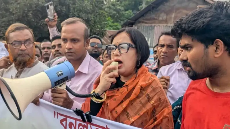 ‘মৌ/লবাদী রাষ্ট্র গড়তে চায় বলেই সিনেমা বন্ধ করা হয়েছে’—রুমিন ফারহানা