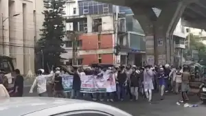 আগ্রাবাদে মাথায় কাফনের কাপড় বেঁধে যুবলীগের ঝটিকা মিছিল, তদন্তে পুলিশ