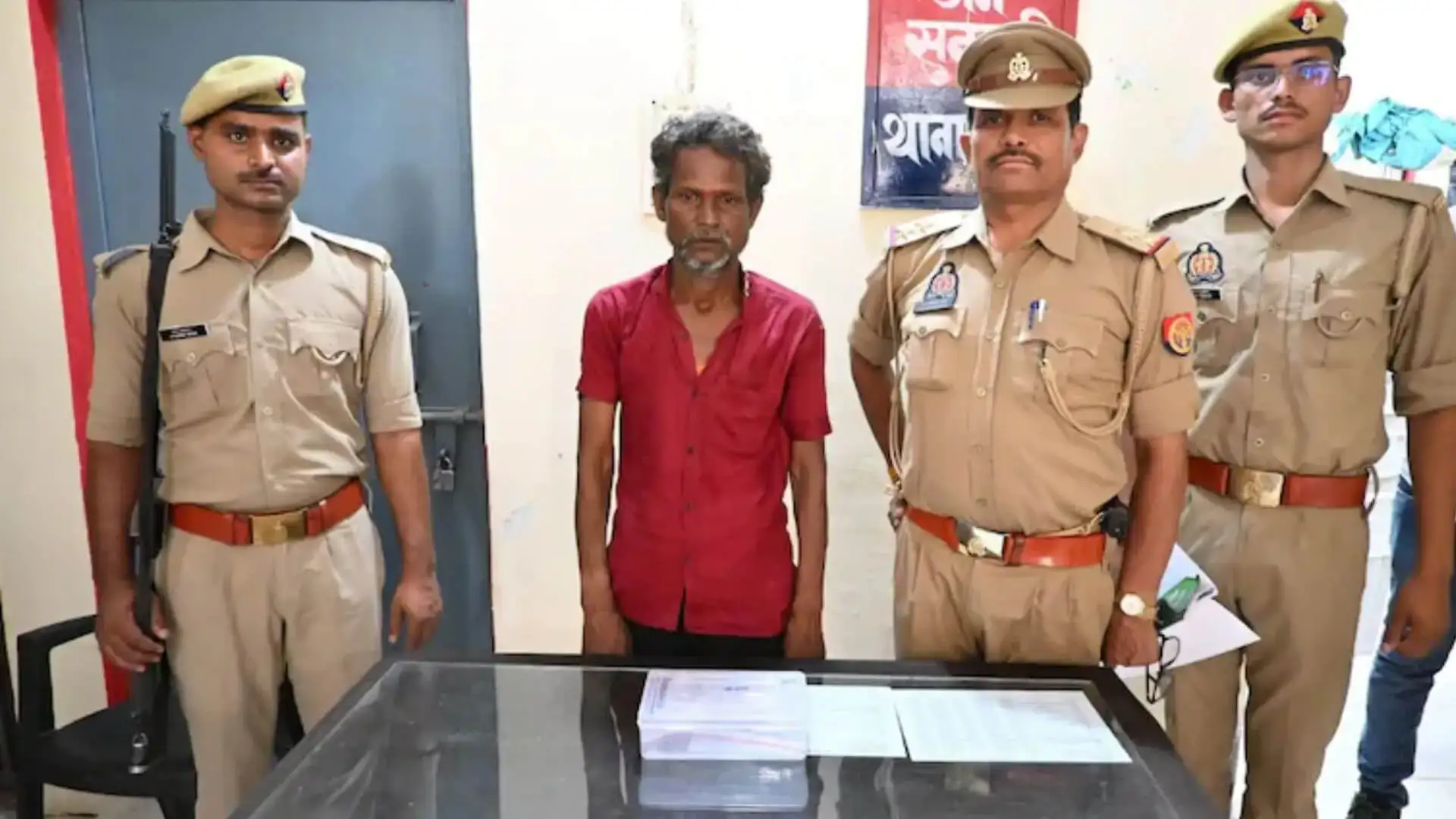 প্রেম করে বিয়ে, পুলিশের সামনেই বাবার ছু’ড়িকাঘা’তে প্রা’ণ গেলো তরুণীর
