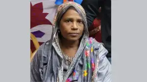 পদ্মায় নিখোঁজ নারী ১৬ ঘণ্টা পর জীবিত উদ্ধার, মিললেন চাঁদপুরে