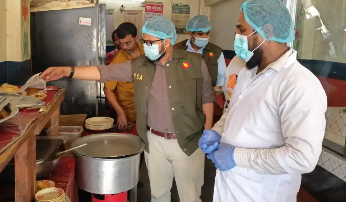 কুুড়িগ্রামে মোরগ পোলাওয়ের প্যাকেটে মিলল আস্ত ব্যাঙ!