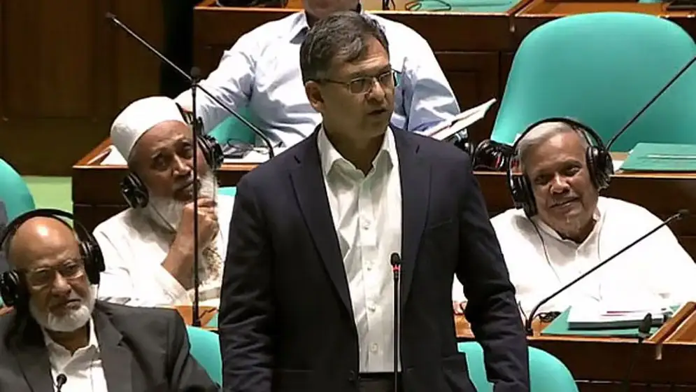 এস আলমের গাড়িতে চড়ে সংবর্ধনা নেওয়া নিয়ে সংসদে ব্যাখ্যা দিলেন স্বরাষ্ট্রমন্ত্রী