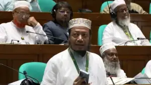 সংসদে মজার কাণ্ড, ভুলে স্বরাষ্ট্র মন্ত্রীকে ধন্যবাদ দিলেন এমপি আমির হামজা