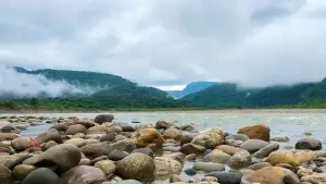 পাহাড়ি ঢল ও টানা বৃষ্টিতে ডুবেছে সাদাপাথর, সাময়িকভাবে বন্ধ পর্যটনকেন্দ্র