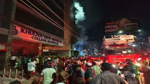 গভীর রাতে খুলনা সিটি মেডিকেলে অ’গ্নিকাণ্ড, ঘটনাস্থলে ফায়ার সার্ভিস-পুলিশ
