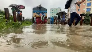 রেললাইনে পানি জমে চট্টগ্রামে আট’কা কক্সবাজারগামী পর্যটক এক্সপ্রেস, ভোগা’ন্তিতে প্রায় হাজার যাত্রী