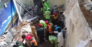 পাকিস্তানে কোচিং সেন্টারের ছাদ ধসে ১৪ শিশুর মৃত্যু, শোকে স্তব্ধ লাহোর!