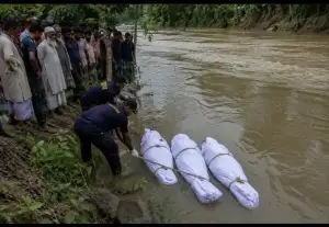 সাঙ্গু নদীর স্রোতে কবরস্থান থেকে ভেসে উঠল তিনটি মরদেহ