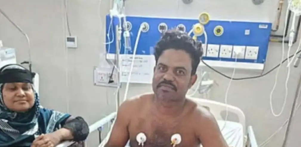 সাপের কামড় খেয়ে নিজেই হাসপাতালে ভর্তি হলো সাপ ধরার ওঝা!