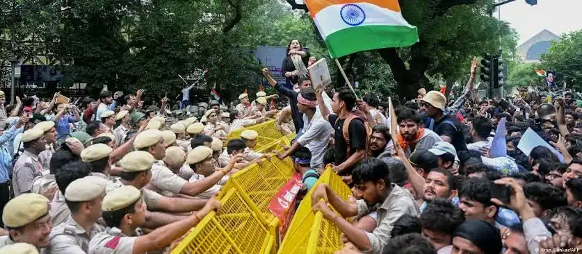 ১৪৪ ধারাও থামাতে পারল না শিক্ষার্থীদের বিক্ষোভ, উত্তাল দিল্লি