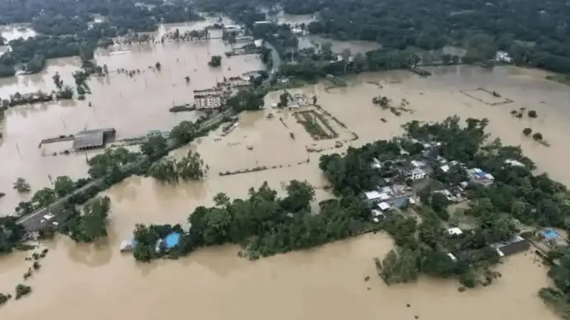 কক্সবাজারে বন্যা ও পাহাড়ধ’সে মৃ’তের সংখ্যা বেড়ে ৩১