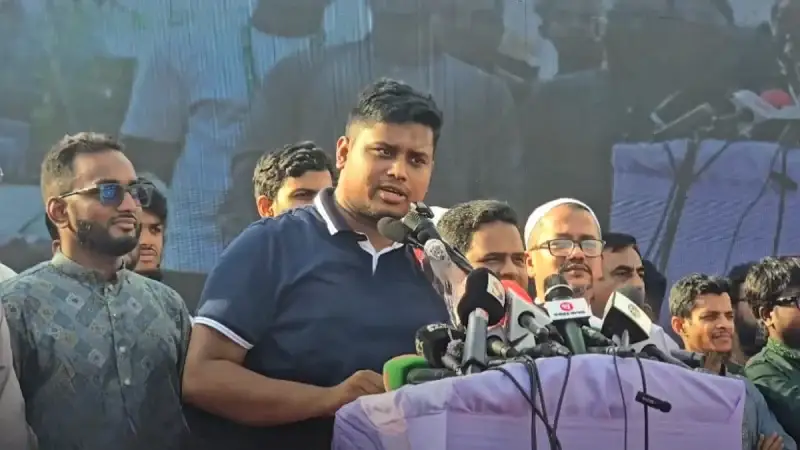 শিক্ষামন্ত্রীকে হাসনাত: শিক্ষার্থীদের গিনিপিগ বানানো বন্ধ করুন