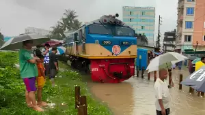 রেললাইন তলিয়ে যাওয়ায় ঢাকা-কক্সবাজার রুটে ট্রেন চলাচল বন্ধ, টিকিটের টাকা ফেরত