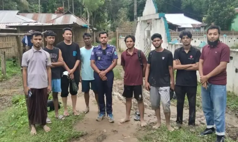 ৯৯৯-এ ফোন করে উদ্ধার হলো জলপ্রপাতে আটকে পড়া ১০ পর্যটক!