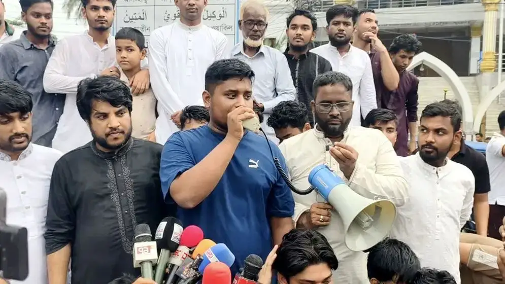 ‘গণভোট থেকে সরে এসে সরকার জনগণকে আহত করেছে’—হাসনাত আবদুল্লাহ